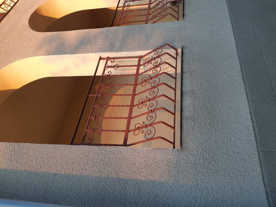 Решітки ---балконні поручні