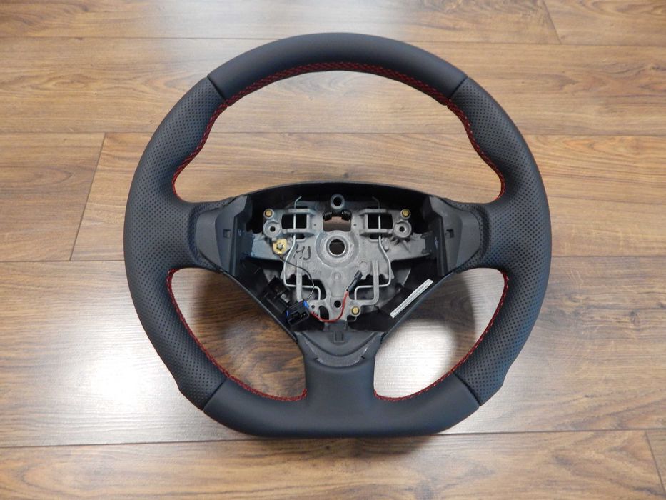 Kierownica Peugeot Partner II Citroen Berlingo II Sport czerwona nić