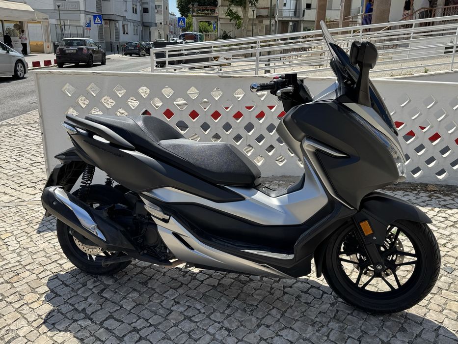 Honda Forza 300 como nova