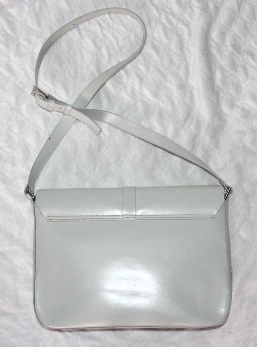 simple Biała szara torebka skóra skórzana kuferek pinko bizuu