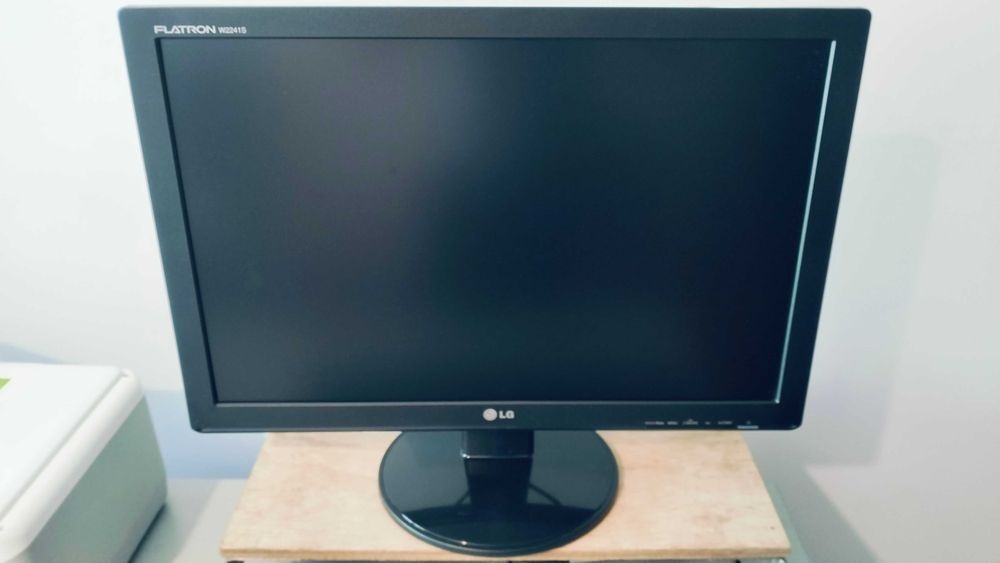 Monitor LG 22" Flatron W2241S