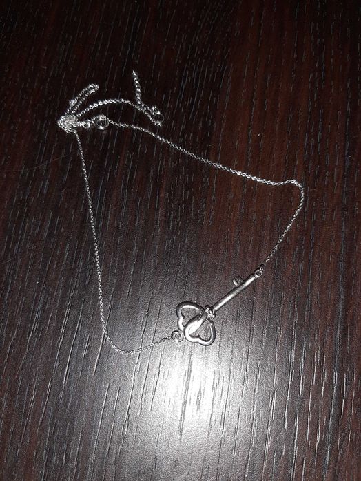 Продам серебряное колье