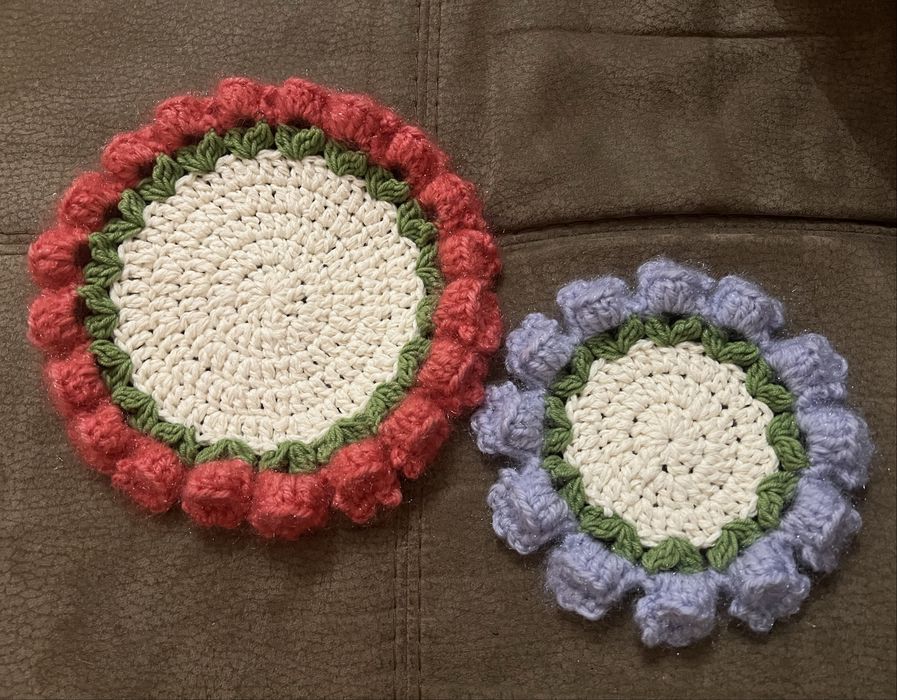 набір сервірувальних серветок , ручна робота, тюльпани