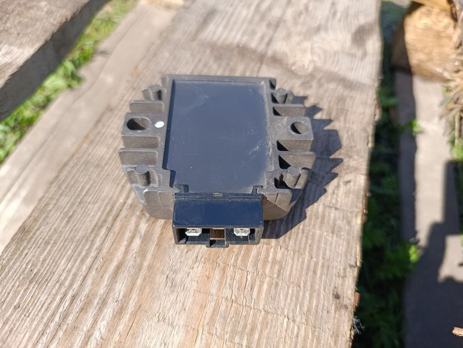 Regulator napięcia 5 PIN Aprilia SX 125 18 – 21 r części silnika A4
