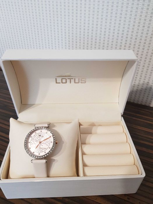 Годинник жіночий Lotus 18707/2