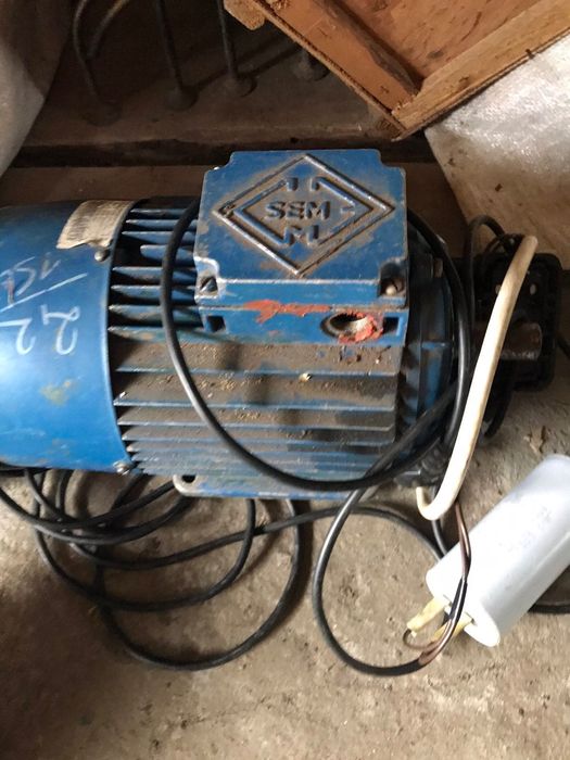 Продам Електродвигуни