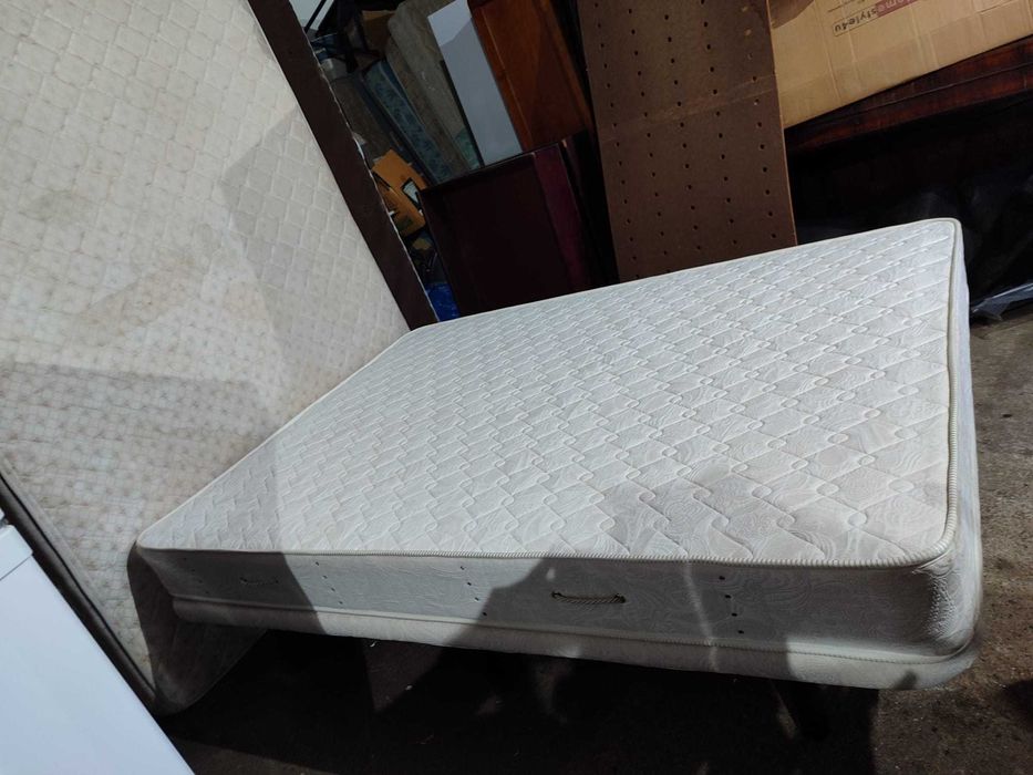 Estrado cama com colchão