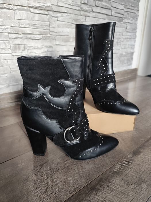 Czarne eleganckie botki r.39