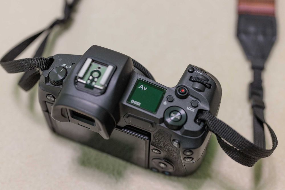 Фотоапарт Canon EOS R в ідеальному стані