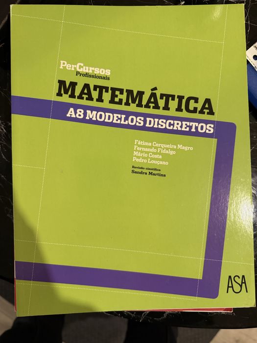 Livros escolares impecáveis