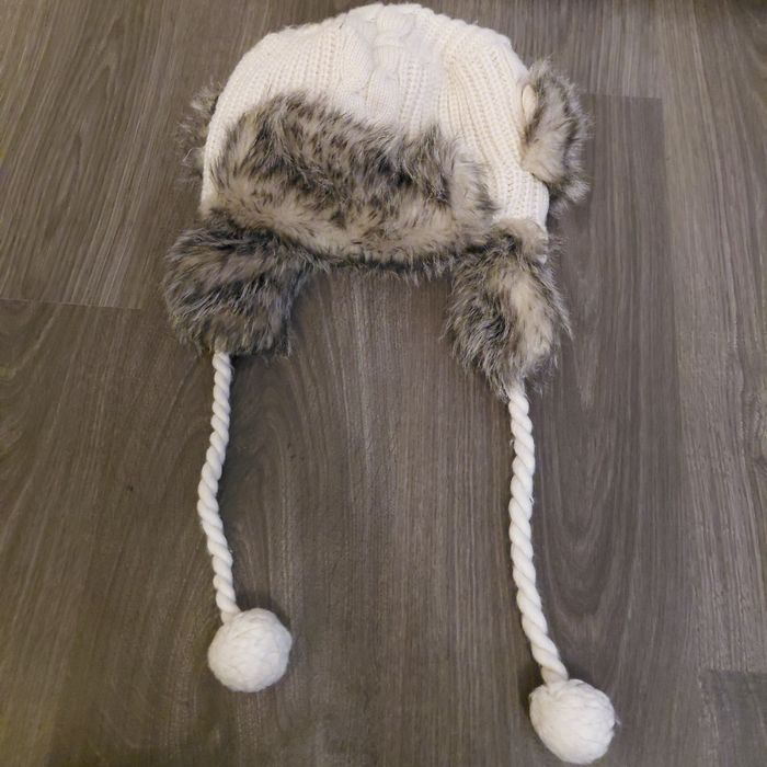 Czapka z futerkiem pilotka firmy Bench