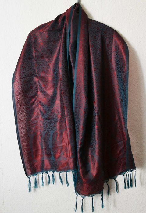 Satynowy elegancki szal