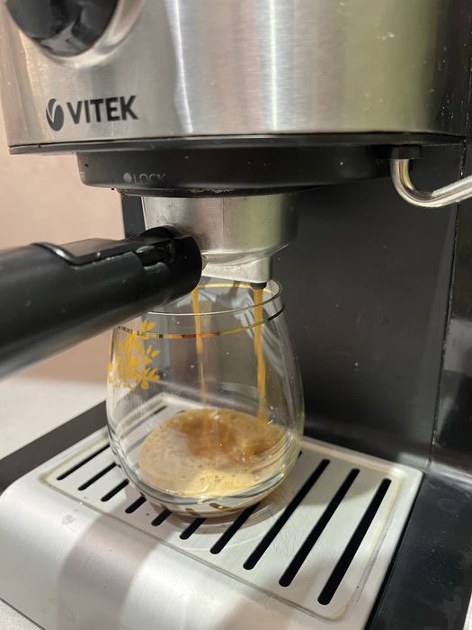 Кавоварка Vitek кавомашина