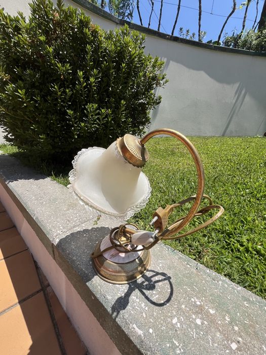 Candeeiro de teto e candeeiro de mesinha de cabeceira