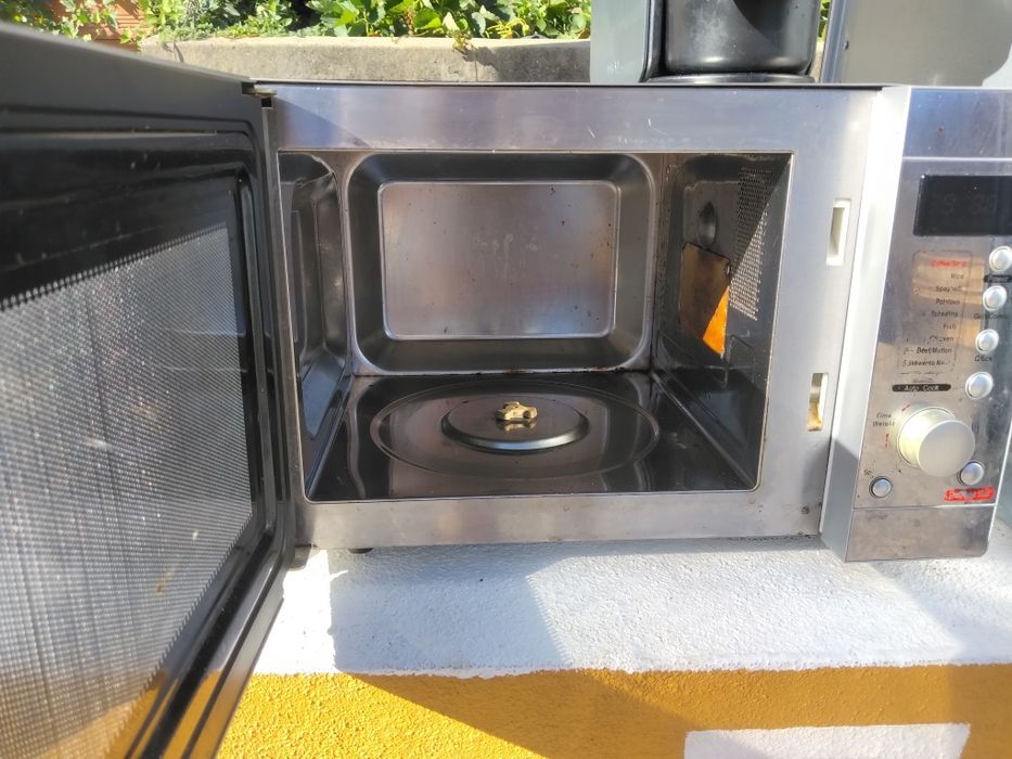 Forno, maq café, 2 microondas