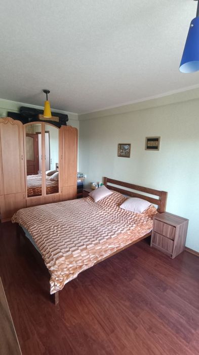 Продам квартиру  на масиві Леваневського (П-т Незалежності)