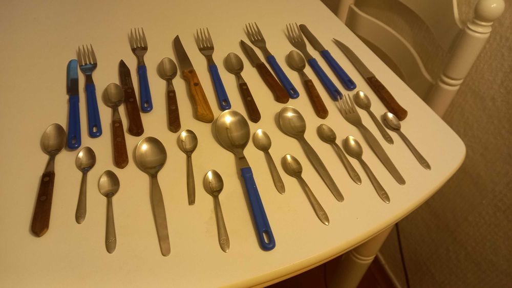 30 peças talheres tudo 10,00 não á cobrança