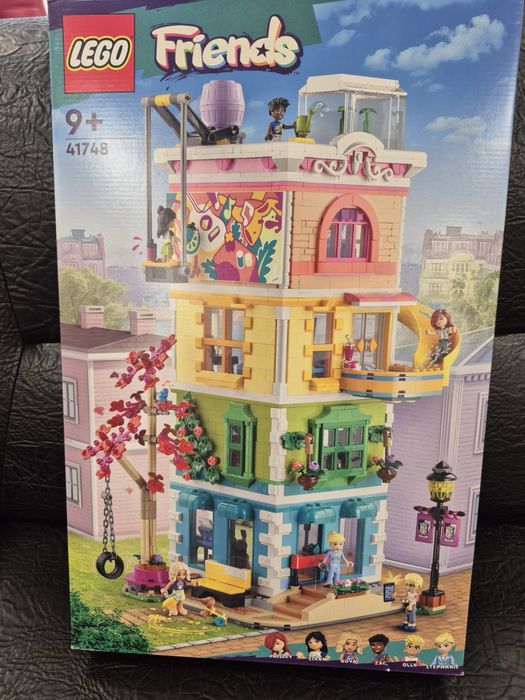 Конструктор LEGO Friends Хартлейк-Сіті. Громадський центр. Новий!