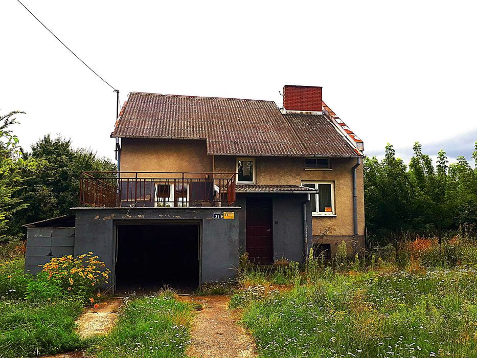 Una habitación individual libre y una habitación grande para dos