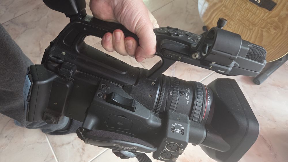 Canon xf300 + Mala sem rigida + baterias