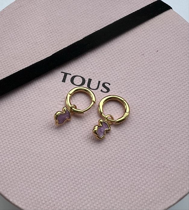 Tous kolczyki z liliowym misiem.