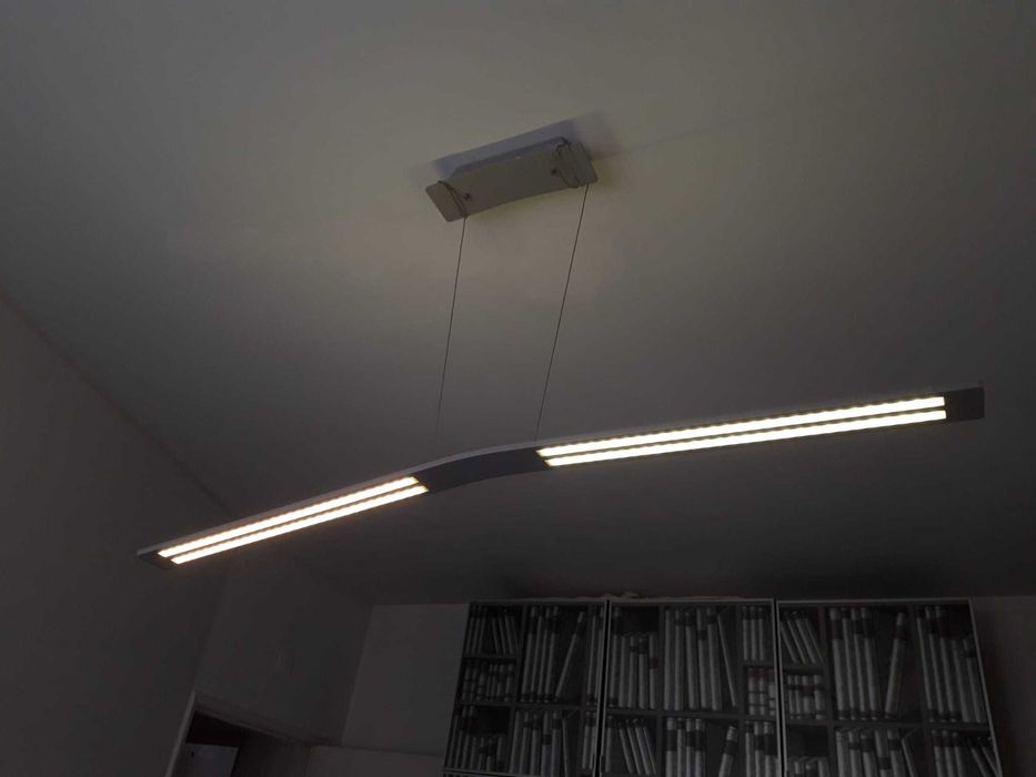 Candeeiro suspenso comprido led