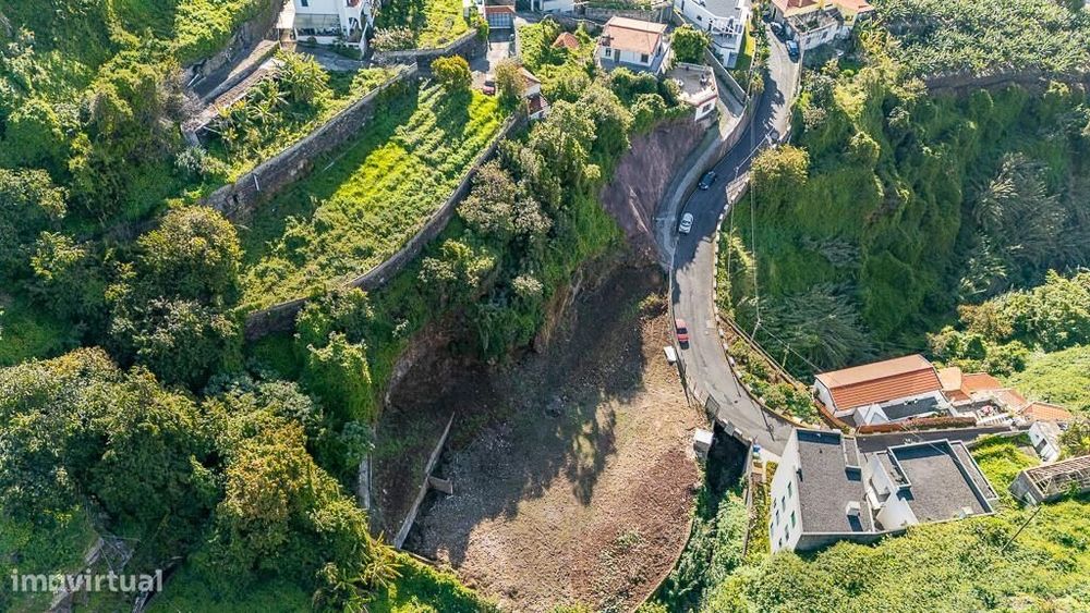 Arrendamento de Terreno Plano com Vista Baía do Funchal – Excelente Lo