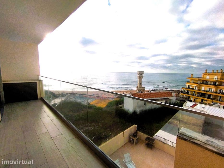 Apartamento T2 com Vista Mar no Centro de Santa Cruz