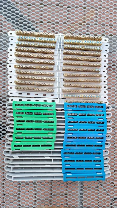 Listwa zaciskowa rozdzielcza przyłączeniowa do rozdzielnicy  elektrycznej szyna łaczeniowa mostek N PE 2 x 13 2 x 14 torowa niebieska zielona