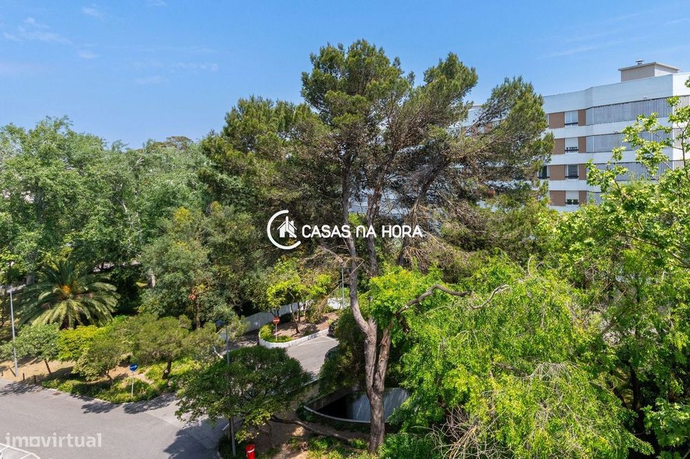 Apartamento T2 para renovação com vista mar  Alto da Barra, Oeiras