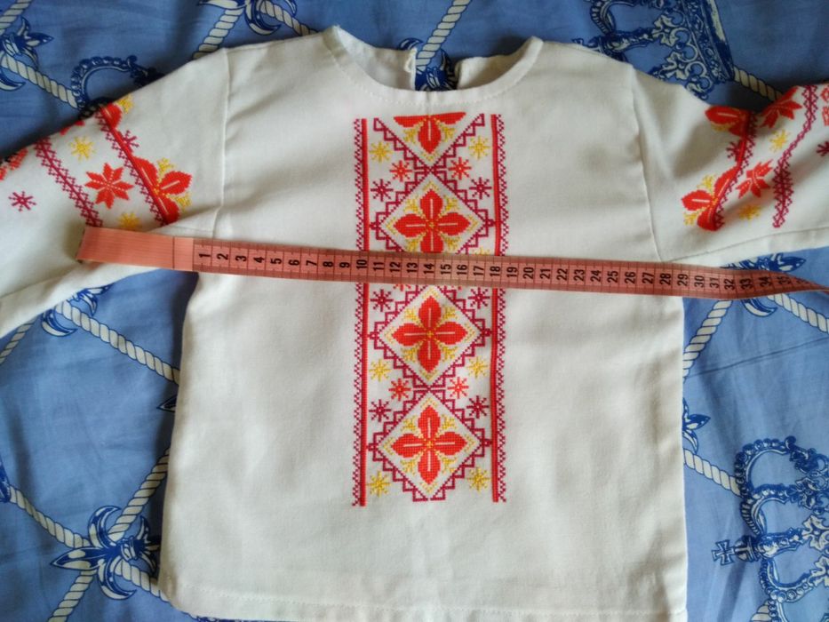 Вышиванка на девочку. Ручная вышивка крестиком.