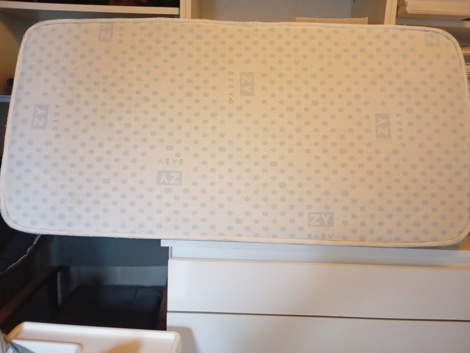 Cama de bebe  de grades com colchão