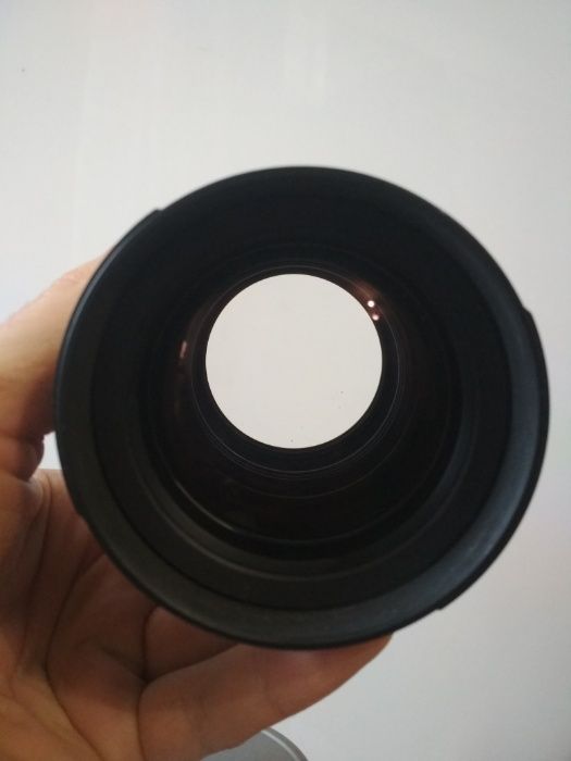 Samyang 85мм f1.4 під Nikon або на Canon, Sony через перехідник.