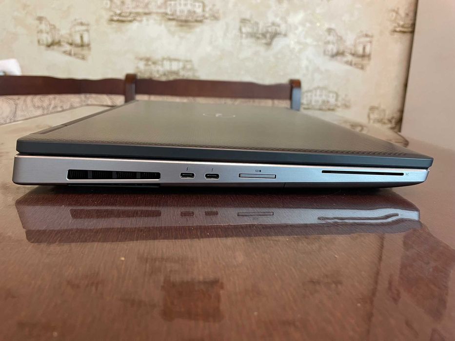 Ноутбук 17 FHD Dell Precision 7740 (i9-9880H/16GB/SSD 512GB/RTX 4000)