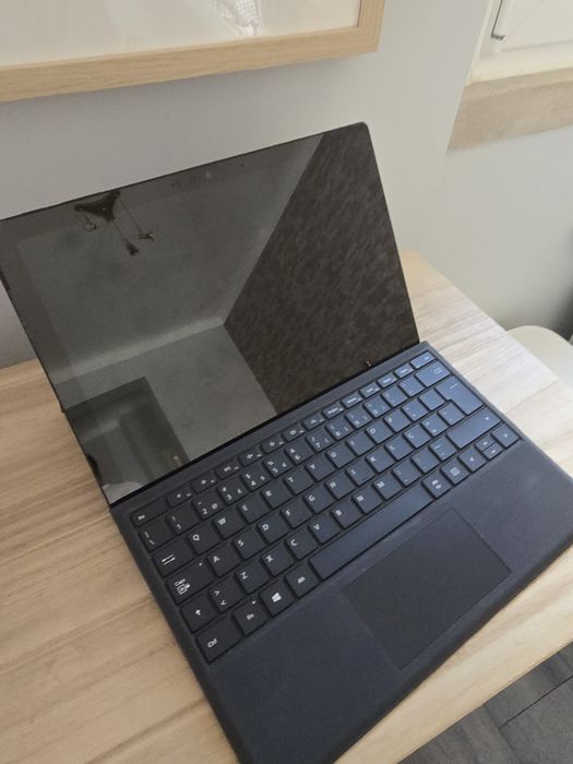 Microsoft Surface Pro 7 (i5 / 8GB / 256GB) + Capa Original - Como Novo