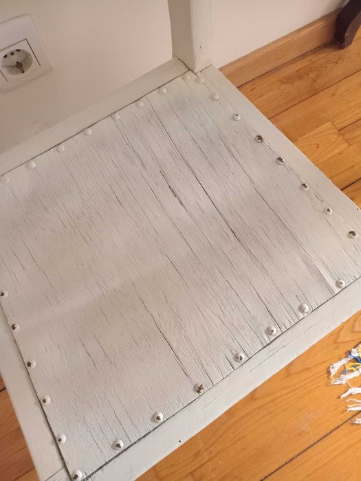 Cadeira antiga pequena para decoração