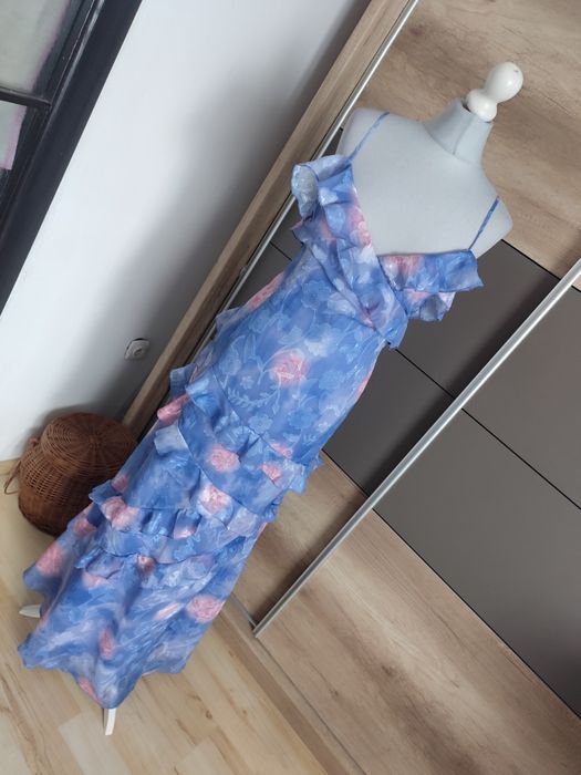 Piękna długa sukienka z falbankami r. 44/46