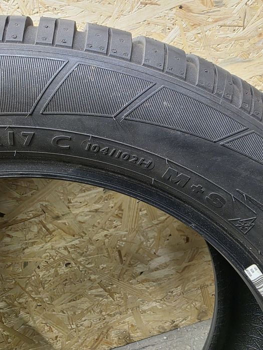 Komplet opon Zimowych Dunlop SP WinterSport3d 215 60 R17 C 104/102H M+