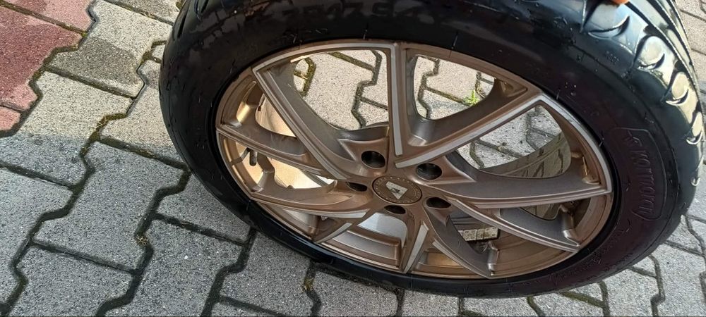 Sprzedam komplet pięknych felg aluminiowych 17 cali