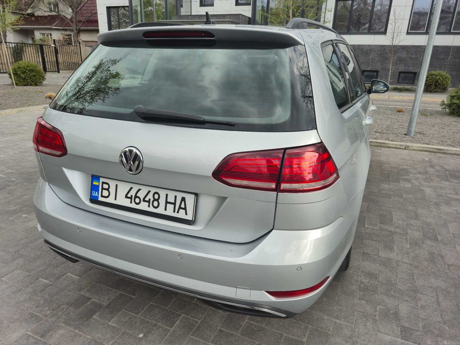 Автомобіль Volkswagen Golf