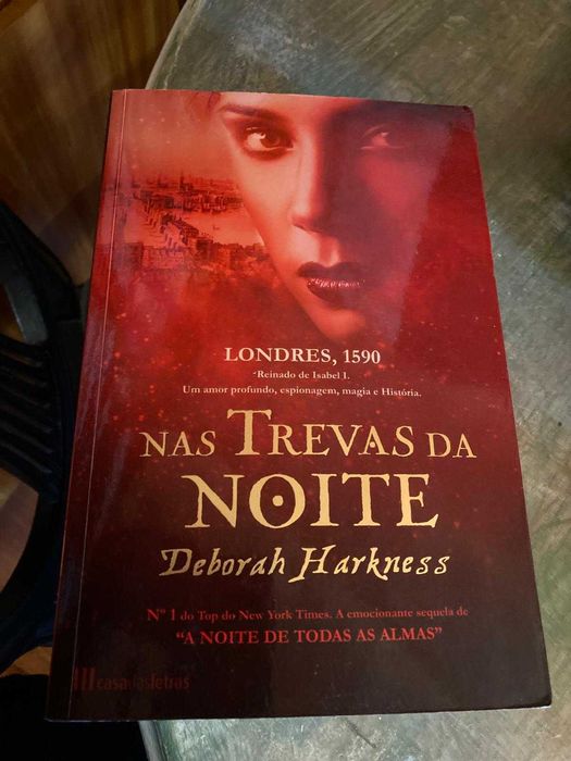Nas Trevas da Noite
Trilogia De Todas As Almas - Livro 2