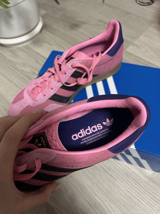 Кросівки Adidas жіночі