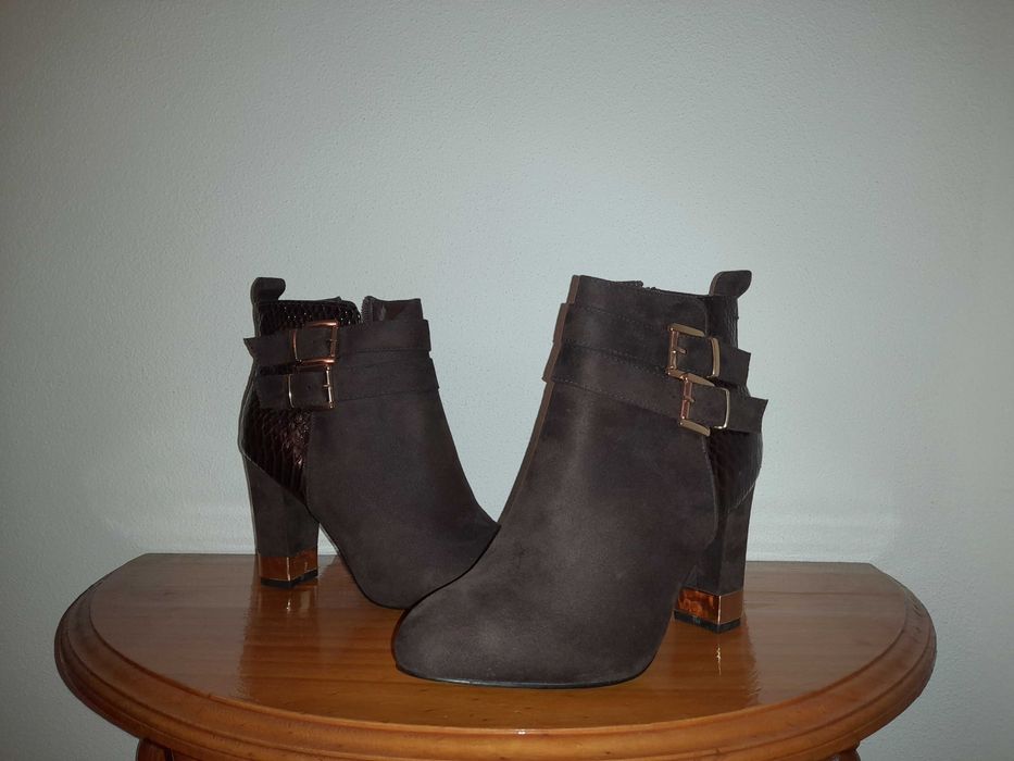 Botas castanhas - Mulher