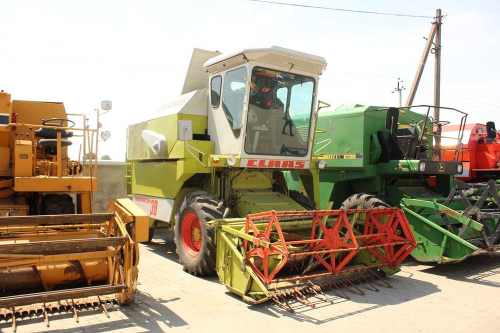 зернозбиральний комбайн Claas Dominator 38, клас, джондір