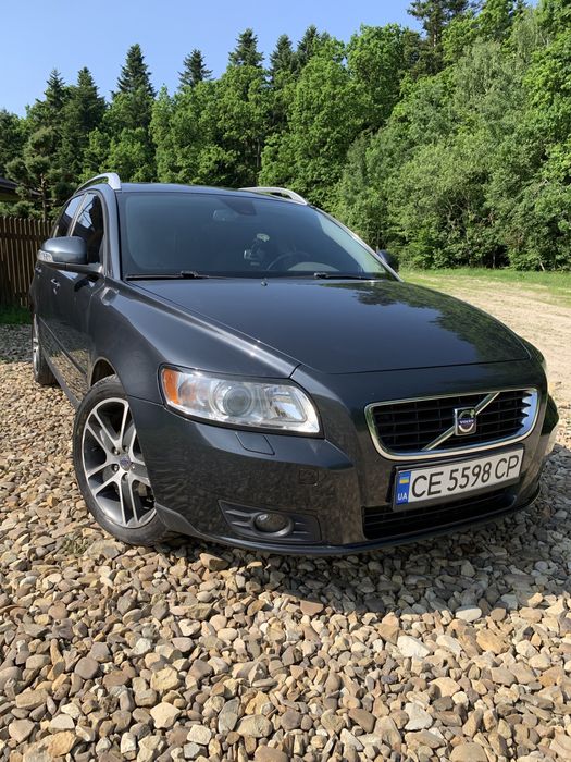 Вольво v50 2009 року випуску