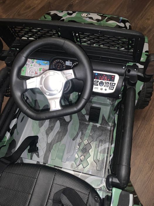 Дитяче авто на пульті управління