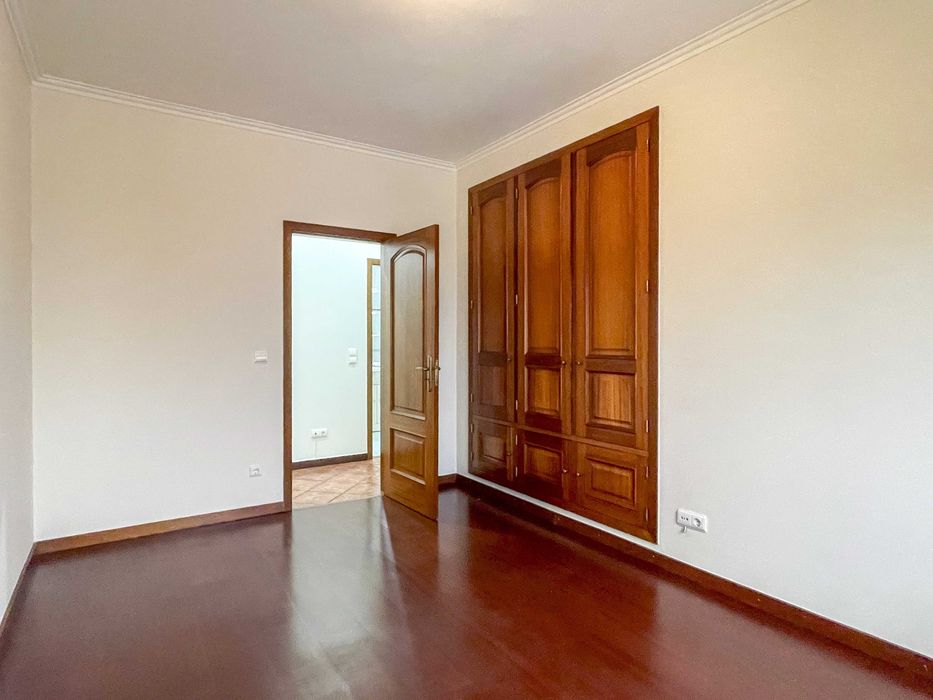 Aluga-se Apartamento T2 na Rua Sacadura Cabral, 55 - Ovar - Furadouro
