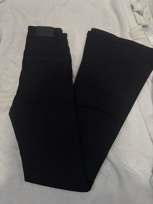 Czarne jeansowe dzwony Pull&Bear