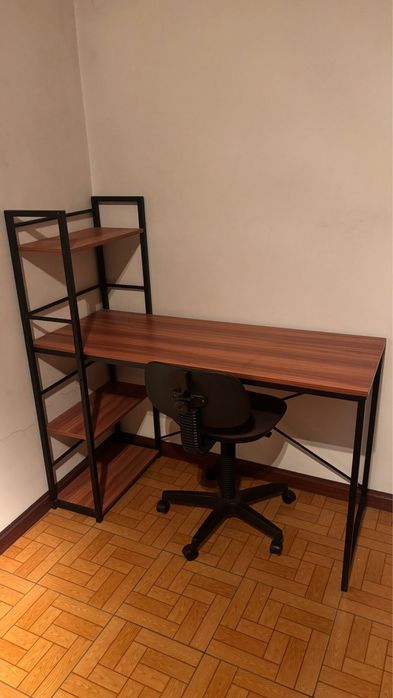 Secretaria com estante