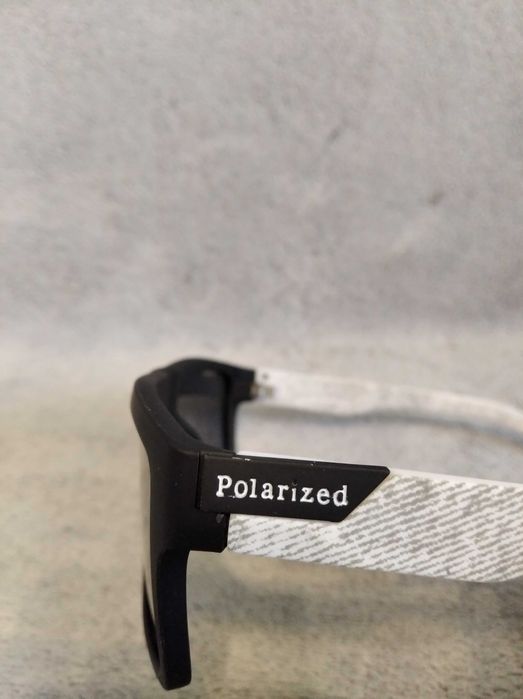 Nowe klasyczne okulary spolaryzowane czarna soczewka
